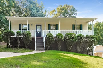 8303 Lakeview Dr SW Covington, GA 30014